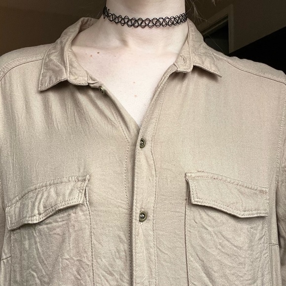 🗂️ Tan Buttondown - Picture 3 of 4